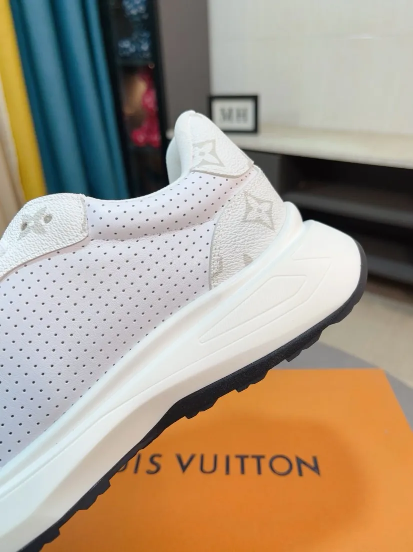 Men's shoes💰458🌸🌸【LV】Louis Vuitton🔍Top Purchasing Agency🇮🇹 Lu Street Fashion God's new sports shoes are coming and are on sale at the counter simultaneously. Original factory configuration, original cowhide fabric imported from Italy, high-quality embossed splicing complex process, sports fashionista, imported water-dyed sheepskin lining, sole: Wang Yuan factory specializes in original sole super comfortable, original factory follow-up goods 🔍🔍High quality, you can enter and leave the counter at will, welcome to compare and synchronize with the counter, code number 38-44, 45 customized